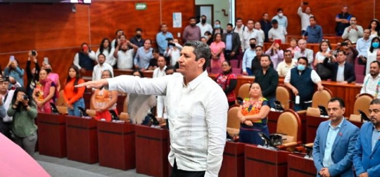 Congreso de Oaxaca elige a José Bernardo Rodríguez como nuevo fiscal general