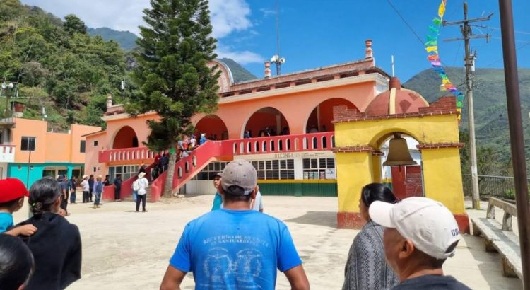 Denuncian en Santiago Atitlán a excomisionado del gobierno de Oaxaca por “esfumar” 26 mdp federales