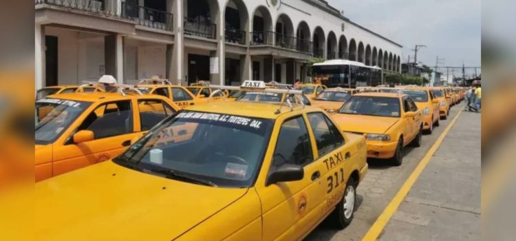 Taxistas protestan contra entrada de mototaxis en Tuxtepec, Oaxaca