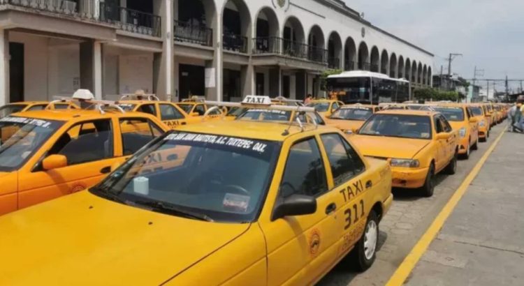 Taxistas protestan contra entrada de mototaxis en Tuxtepec, Oaxaca