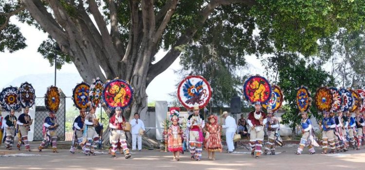 Evalúan públicamente a 8 delegaciones de 5 regiones de Oaxaca rumbo a la Guelaguetza 2023