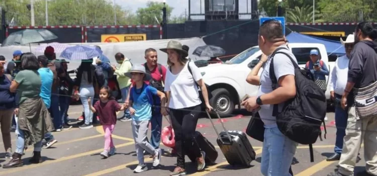 Saldo de bloqueo en aeropuerto de Oaxaca: mil 166 viajeros varados y 12 vuelos cancelados