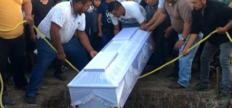 Matan a balazos a niño de 16 años que cuidaba a sus hermanitos en Oaxaca