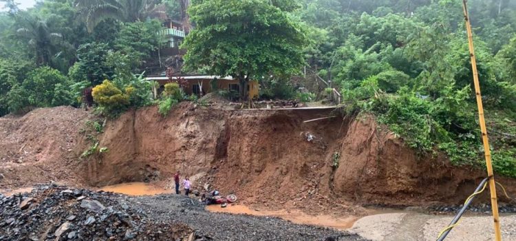 Lluvias intensas dejan cortes de luz y afectaciones en viviendas en 5 regiones de Oaxaca