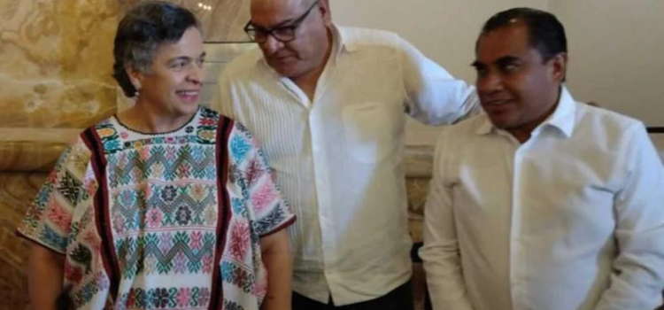 “AMLO quiere poner candidatos en todos los partidos”, dice Beatriz Paredes desde Oaxaca