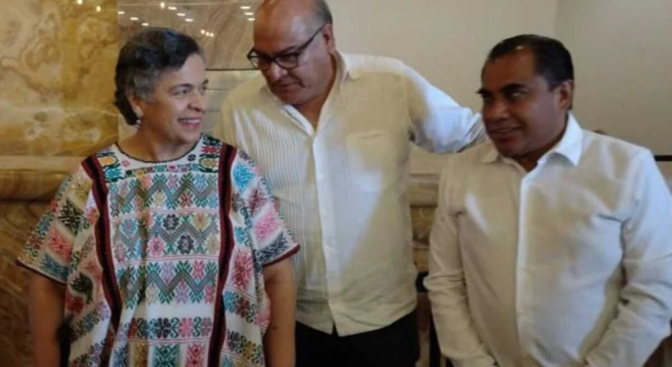 “AMLO quiere poner candidatos en todos los partidos”, dice Beatriz Paredes desde Oaxaca