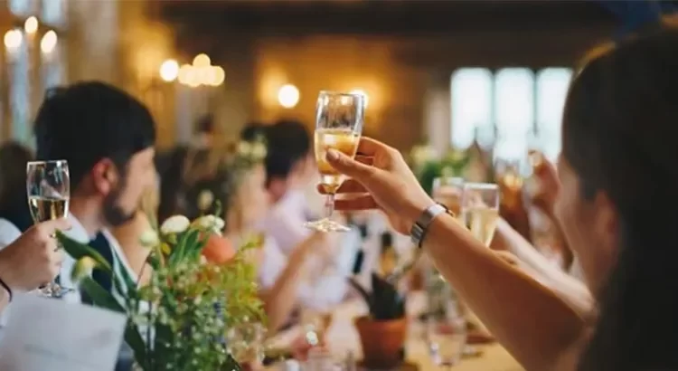 Su modus vivendi: colarse en las bodas para robarse los regalos Su modus vivendi: colarse en las bodas para robarse los regalos