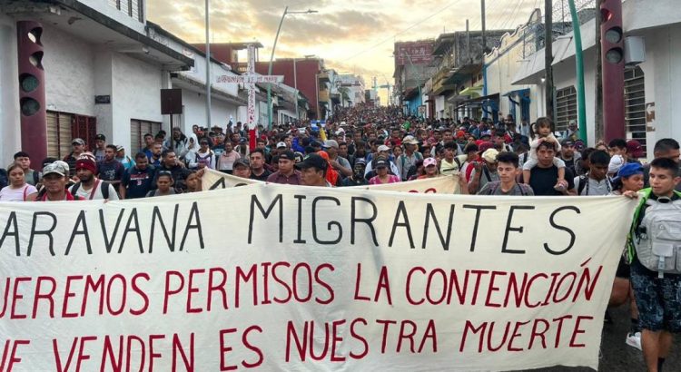 Sale de Chiapas caravana de más de 5 mil migrantes con destino a Oaxaca;