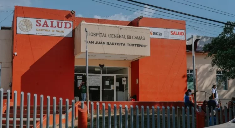 Indagan en Oaxaca violaciones a DH de joven que dio a luz en baño de hospital de Tuxtepec