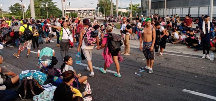 Se dispersa caravana migrante; avanzan hacia Oaxaca