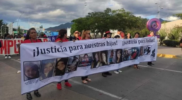 Al grito de “¡Oaxaca feminicida!”, cientos exigen frenar impunidad en asesinatos de mujeres