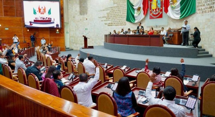 Congreso de Oaxaca aprueba Ley de Ingresos 2024; alumnos de bachillerato no pagarán inscripción