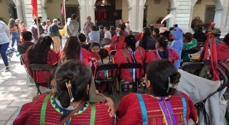 Con plantón en Palacio de Gobierno de Oaxaca, triquis del MULT exigen justicia por asesinatos de militantes