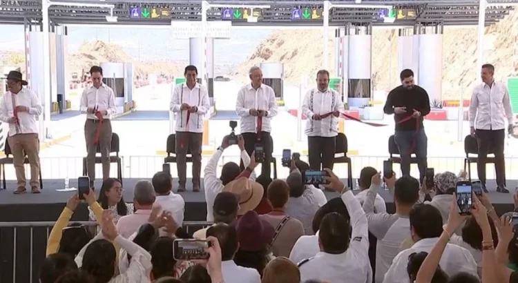 AMLO inaugura la autopista Oaxaca-Puerto Escondido, luego de 15 años de construcción