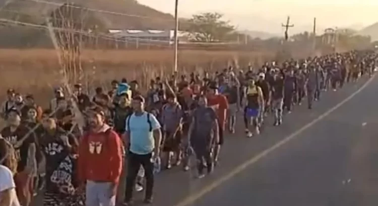 Llega a Oaxaca caravana de 700 migrantes y toma por sorpresa a autoridades