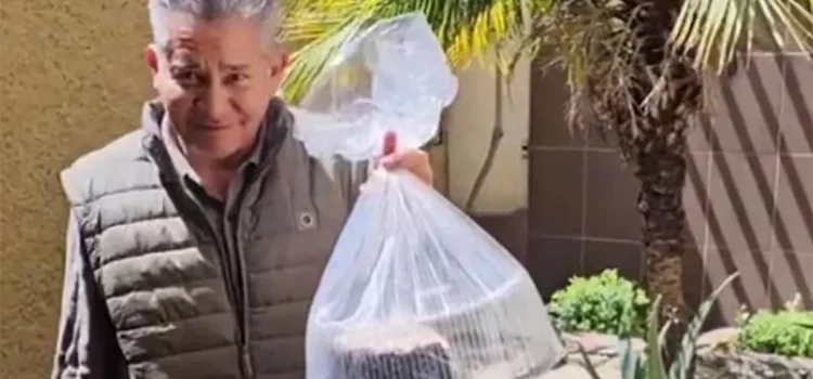 Celebró con pastel sus cinco años de divorciado… en compañía de su exesposa Celebró con pastel sus cinco años de divorciado… en compañía de su exesposa