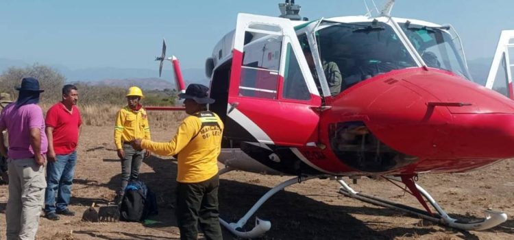 Se suma otro helicóptero a combate de incendio en la selva de Los Chimalapas en Oaxaca