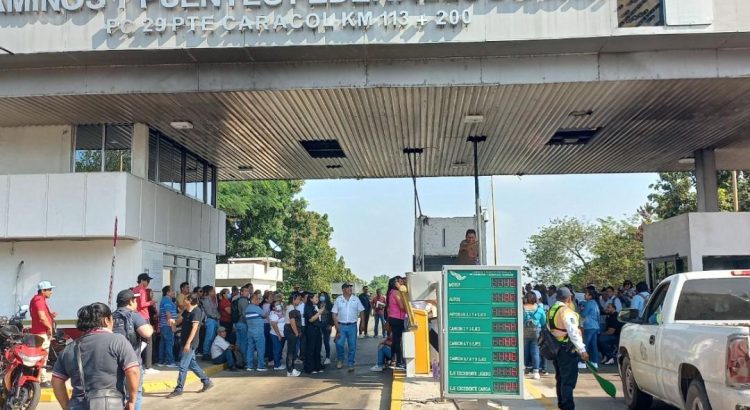 Piden empresarios de Tuxtepec quitar por la fuerza bloqueos en caseta entre Oaxaca y Veracruz