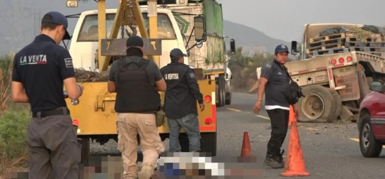 Tráiler atropella a 3 migrantes sobre carretera de Oaxaca; suman 9 muertos sólo este mes