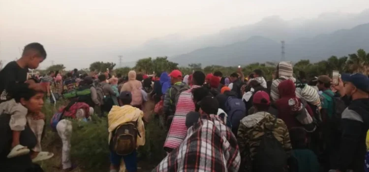 Migrantes agreden a pedradas a Grupo Beta del INM, que otorgaba ayuda humanitaria en la Costa de Oaxaca