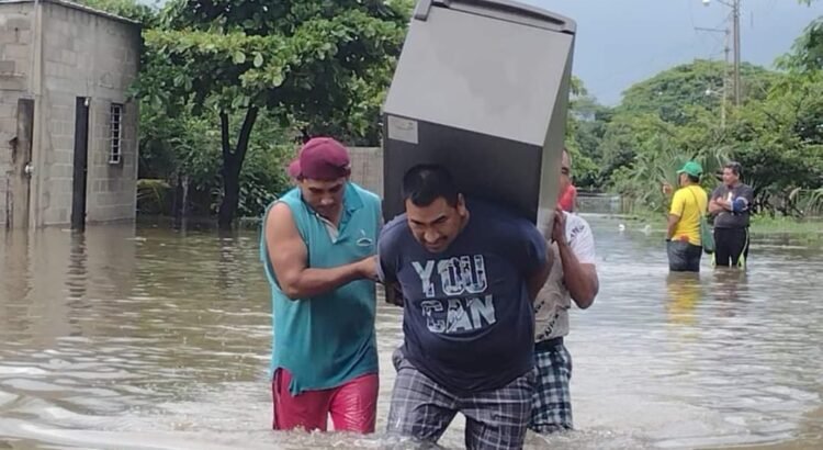 Más de 15 mil afectados por lluvias quedan incomunicados en el Istmo de Tehuantepec, Oaxaca