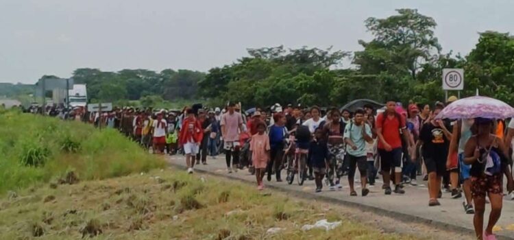 Ingresa nueva caravana de personas migrantes a territorio oaxaqueño