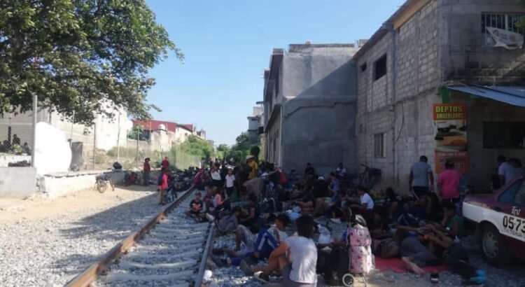 Dos municipios de Oaxaca niegan ayuda humanitaria a caravana de migrantes que huyó de Juchitán