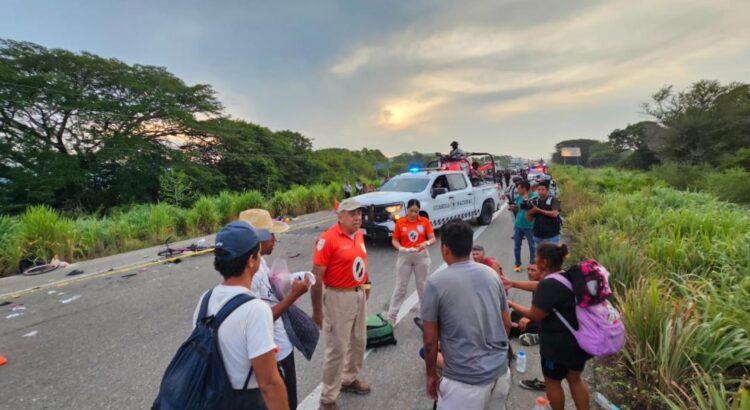 Piden dar visas humanitarias a sobrevivientes tras accidente en Oaxaca que dejó 3 migrantes muertos