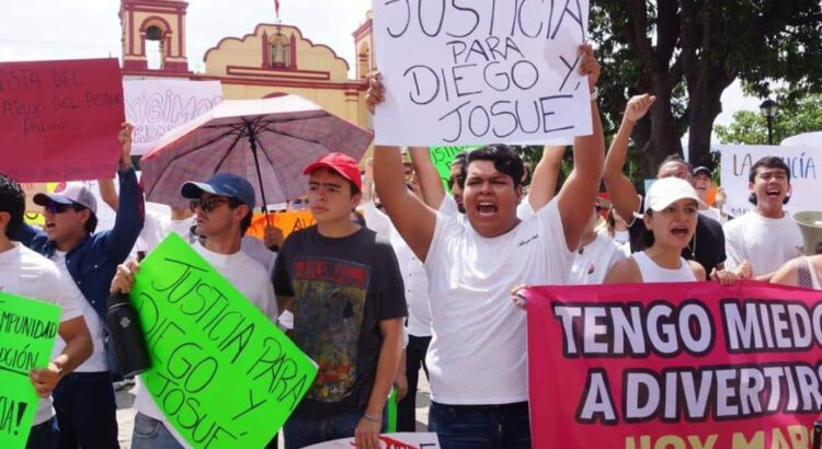 Miles exigen justicia para Diego, joven asesinado en un alcoholímetro en Oaxaca