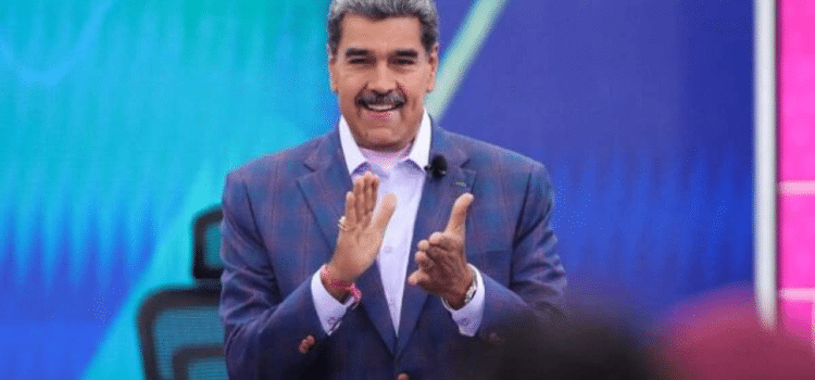 Maduro «adelanta la Navidad en Venezuela» mientras crece la presión política Maduro «adelanta la Navidad en Venezuela» mientras crece la presión política