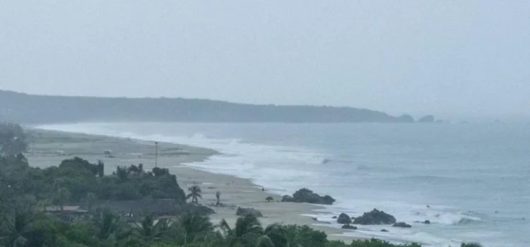 Huracán John deja a su paso por Oaxaca deslaves y cierre de caminos; no hay víctimas