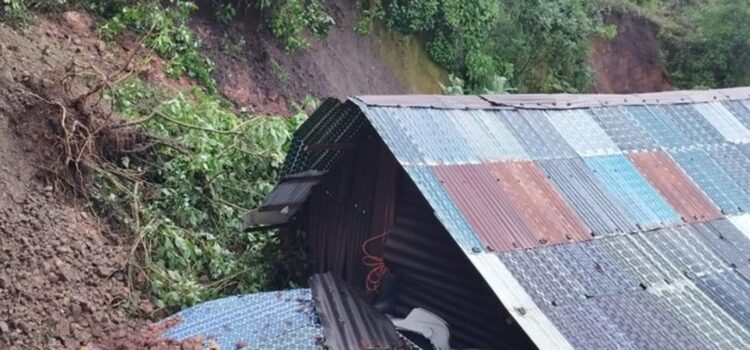 Lluvias arrasan con viviendas en Chicahuaxtla, Oaxaca