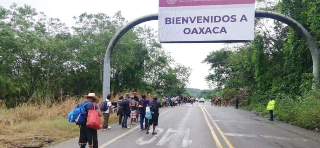 Caravana de migrantes “Rey de reyes” abandona territorio oaxaqueño e ingresa a Veracruz