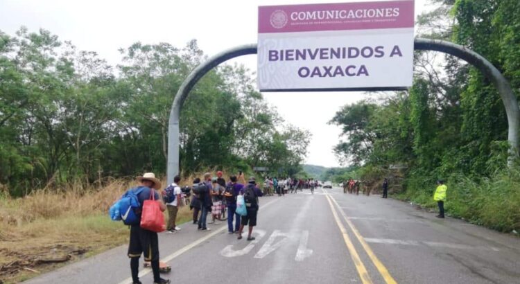 Caravana de migrantes “Rey de reyes” abandona territorio oaxaqueño e ingresa a Veracruz