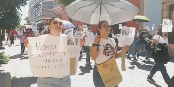 Marchan en Oaxaca para exigir la aparición con vida de la joven enfermera Judith Toledo