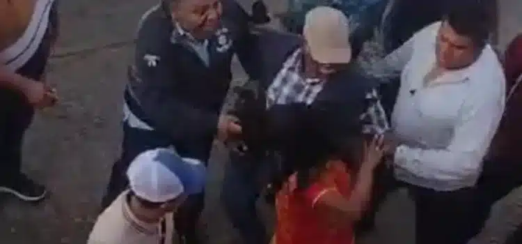 Viralizan video de edil de San Pedro Ixtlahuaca golpeando a mujer indígena de Oaxaca; se separa del cargo