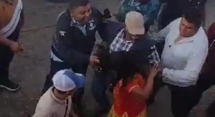 Viralizan video de edil de San Pedro Ixtlahuaca golpeando a mujer indígena de Oaxaca; se separa del cargo