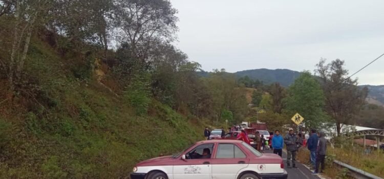 Atacan al líder de MULTI en la Mixteca de Oaxaca; Inician bloqueo carretero Juxtlahuaca- Carrizal Atacan al líder de MULTI en la Mixteca de Oaxaca; Inician bloqueo carretero Juxtlahuaca- Carrizal
