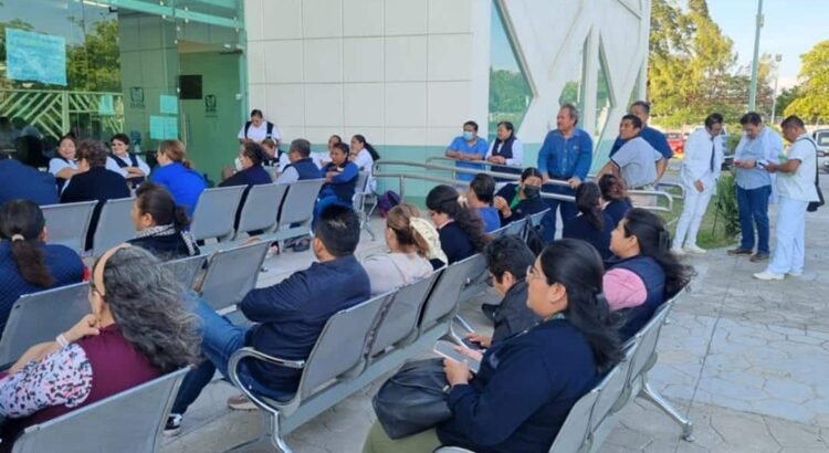 Se van a paro 2 mil 500 trabajadores de salud en Oaxaca; acusan que IMSS–Bienestar adeuda bonos Se van a paro 2 mil 500 trabajadores de salud en Oaxaca; acusan que IMSS–Bienestar adeuda bonos