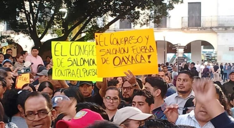 Anuncian amparos individuales contra despido masivo de mil 344 trabajadores del gobierno de Oaxaca Anuncian amparos individuales contra despido masivo de mil 344 trabajadores del gobierno de Oaxaca