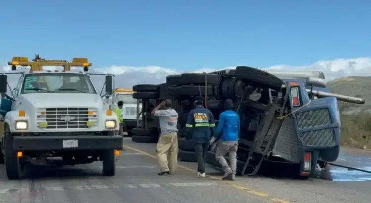 Por frío y fuertes vientos, restringen paso de migrantes que caminan en carreteras del Istmo de Oaxaca