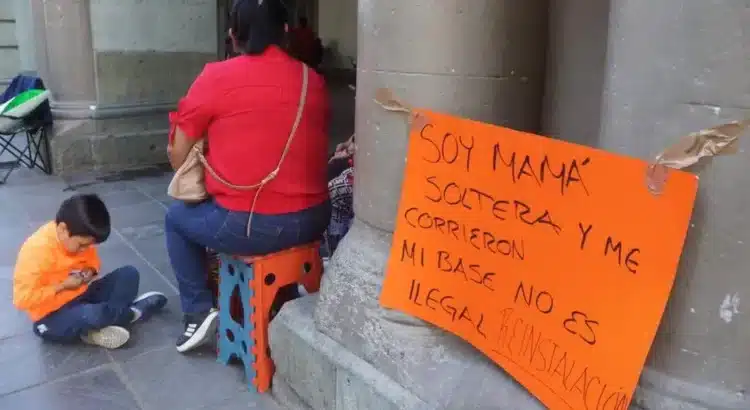 Burócratas toman Palacio de Gobierno de Oaxaca; exigen diálogo con el gobernador