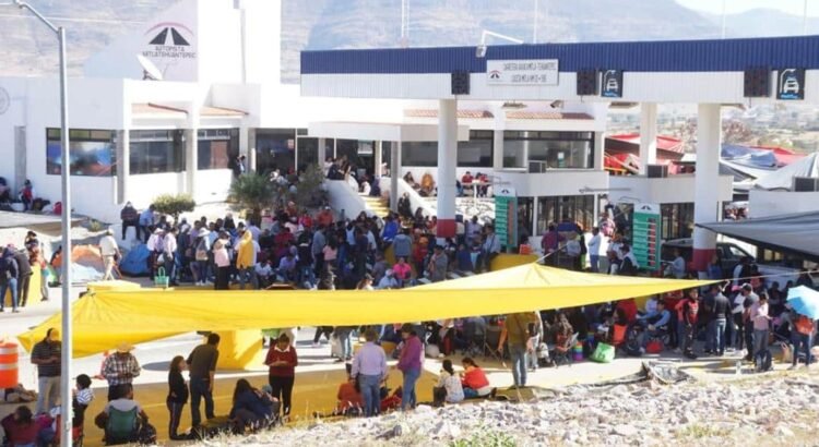 Sección 22 inicia paro laboral de 48 horas en Oaxaca; toma dependencias federales y casetas de peaje