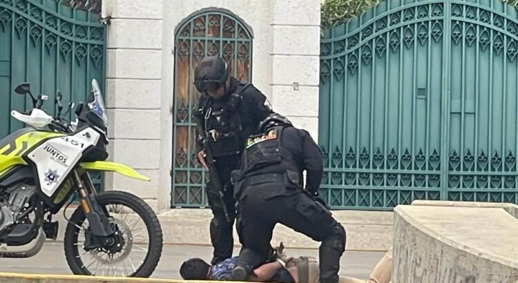 Detienen a tres personas tras asalto a cuentahabiente en la ciudad de Oaxaca; dos resultaron heridos