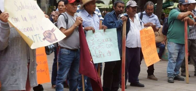 Marchan Comunidades en Resistencia en Oaxaca; exigen respuesta a sus demandas en salud y educación