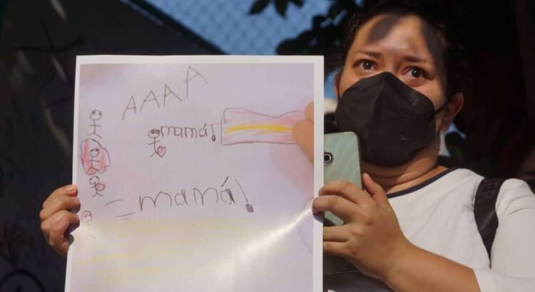 Madres y padres exigen a autoridades actuar contra colegio en Oaxaca tras quemaduras de niños en campamento