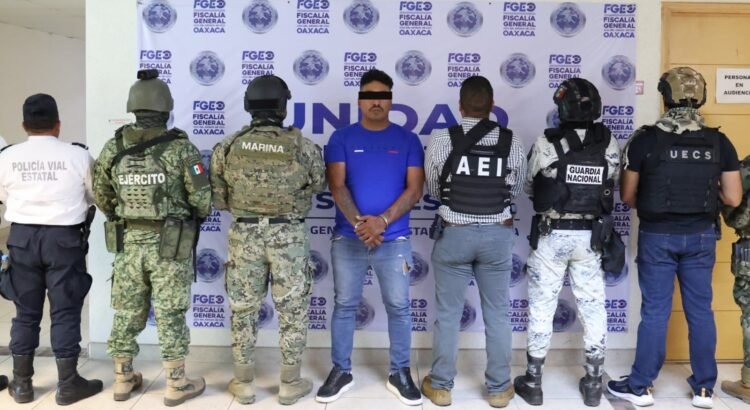 “Generador de violencia”, detenido por la Fiscalía de Oaxaca, posaba en fotos con políticos de Morena