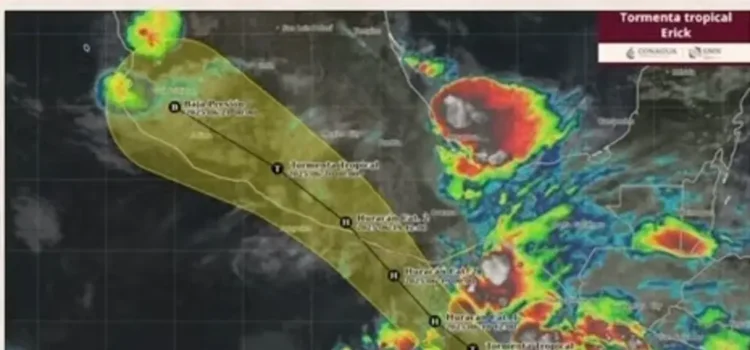 ‘Erick’ podría tocar tierra como huracán categoría 2 en costas de Guerrero y Oaxaca