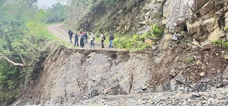 Huracán Erick deja incomunicadas a comunidades de la Sierra Sur de Oaxaca; se están quedando sin alimentos Huracán Erick deja incomunicadas a comunidades de la Sierra Sur de Oaxaca; se están quedando sin alimentos