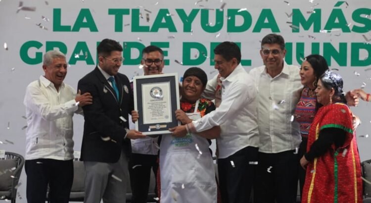 Oaxaca impone nuevo Récord Guinness por la elaboración de la tlayuda más grande del mundo Oaxaca impone nuevo Récord Guinness por la elaboración de la tlayuda más grande del mundo